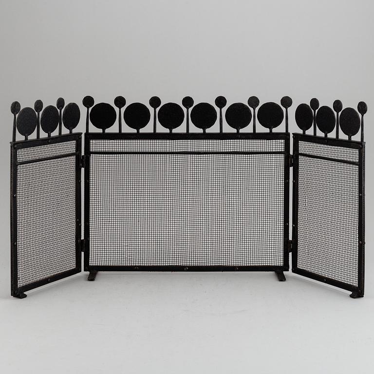 BERTIL VALLIEN, an iron fire guard, Boda Smide.