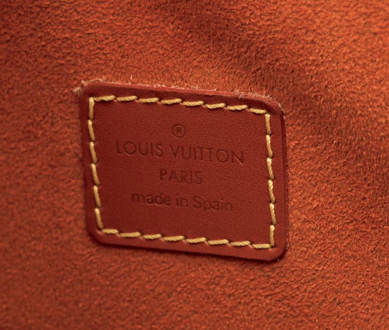 LOUIS VUITTON, axelremsväska.