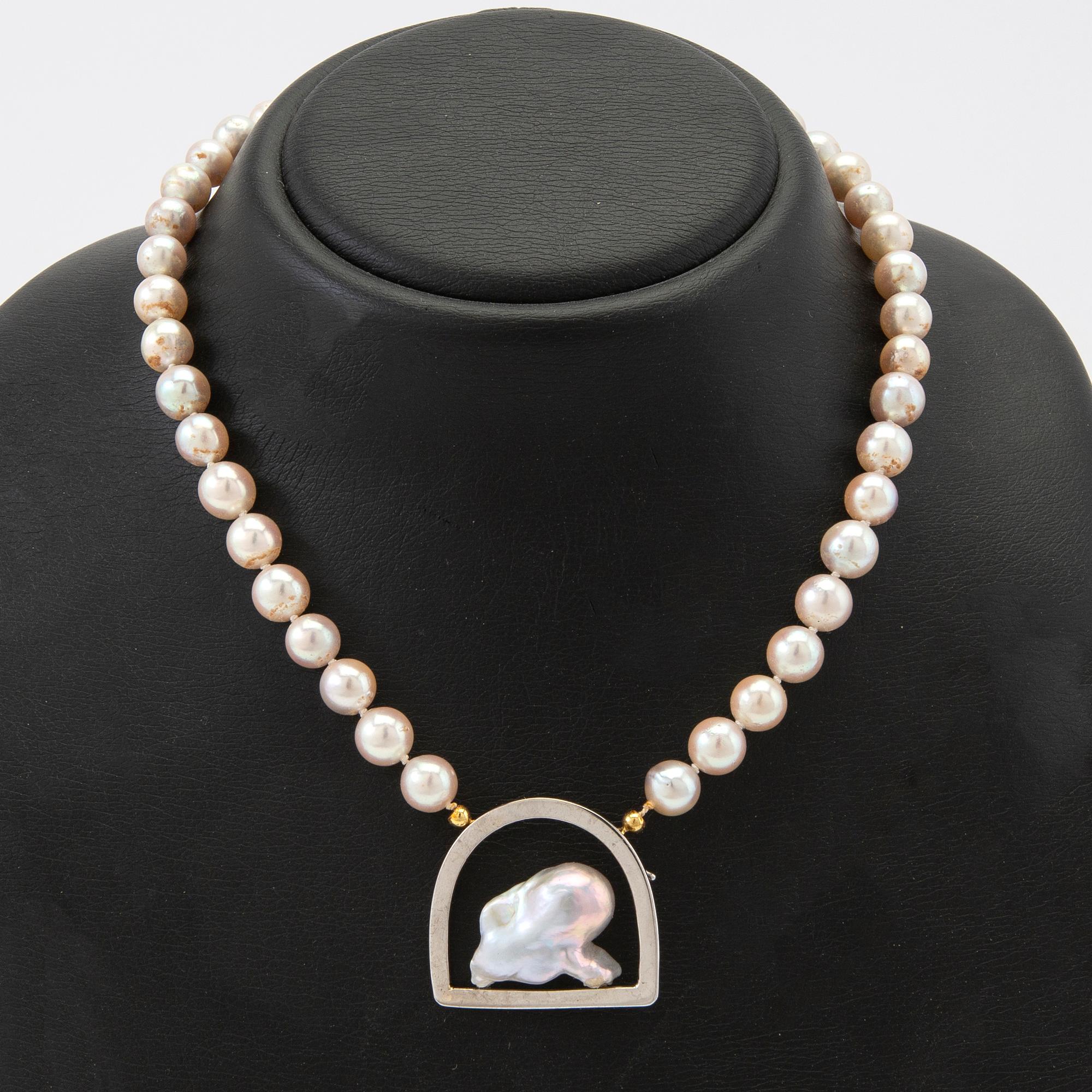 Elon Arenhill, necklace, pearls and pendant in 18k white gold.