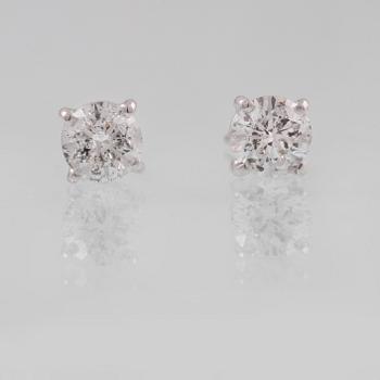 ÖRHÄNGEN, 18K vitguld med briljantslipade diamanter ca 1.09 ct. Vikt 1,7 gram.