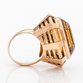 Sormus, 14K kultaa ja sitriini. Kaisaniemen Kello ja Kulta 1964. .