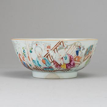 A famille rose mandarin bowl, Qing dynasty, Qianlong (1736-95).