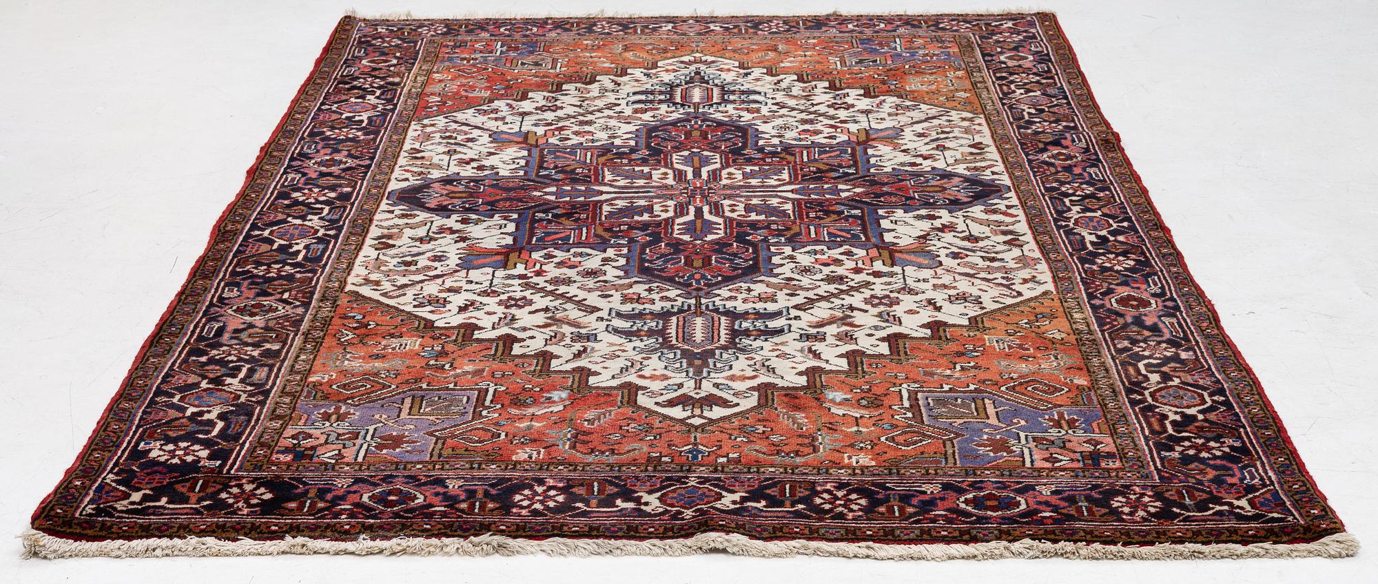 Rug, Heris/Gorovan, approx. 300 x 195 cm.