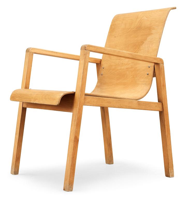 An Alvar AAlto birch plywood armchair, model 51, Huoneakalu-ja Rakennustyötehdas Oy, Artek, Finland.