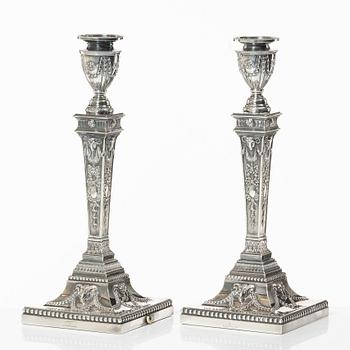 A pair och silver plated candelsticks, mark of  Elkington & Co, Birmingham, 1888-1890.