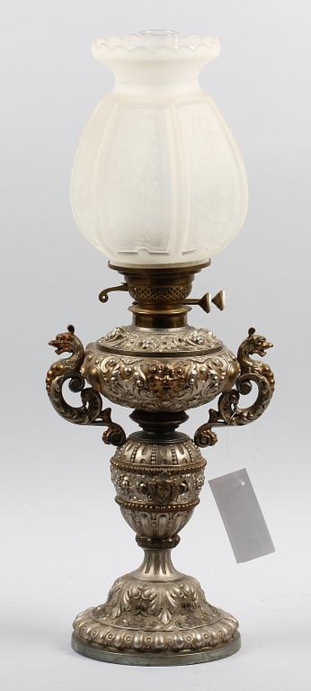 FOTOGENLAMPA. Nyrenässans. 1800-talets andra hälft.