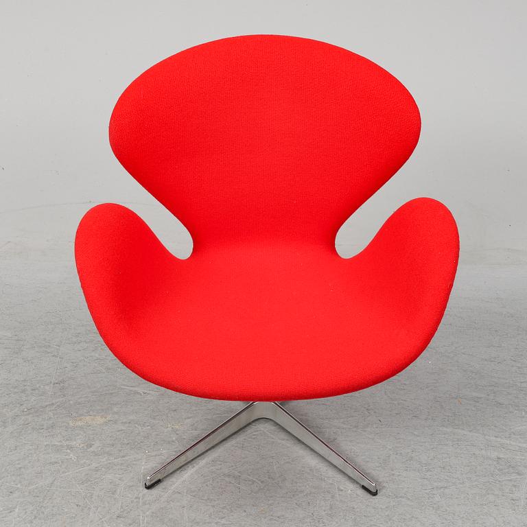 ARNE JACOBSEN, a 'Swan' lounge chair from Fritz Hansen.