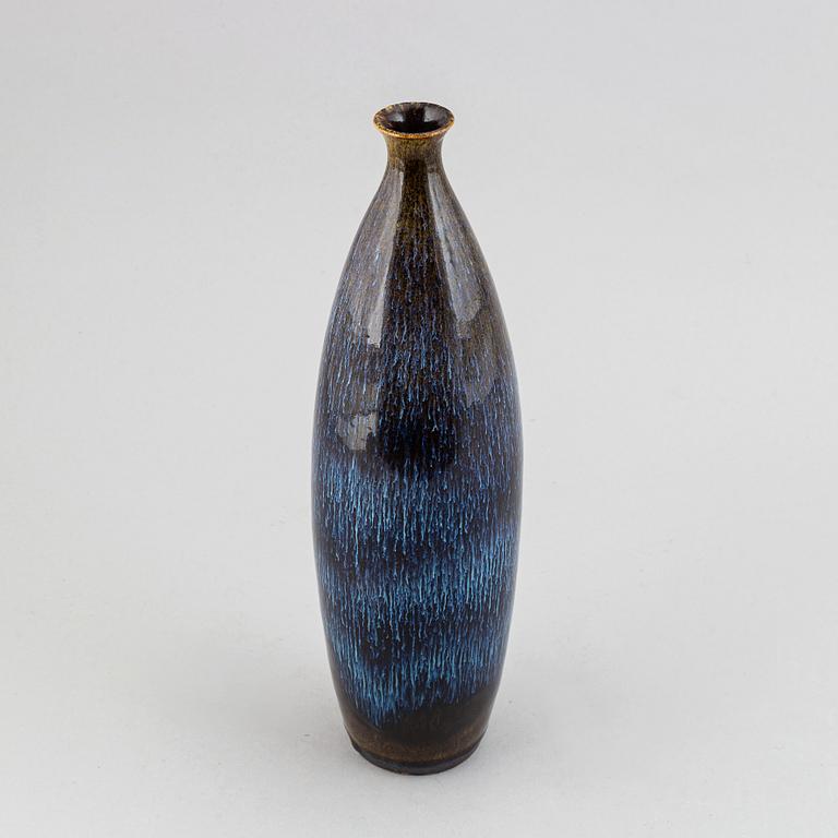 A unique stoneware vase by Carl-Harry Stålhane, Rörstrand.