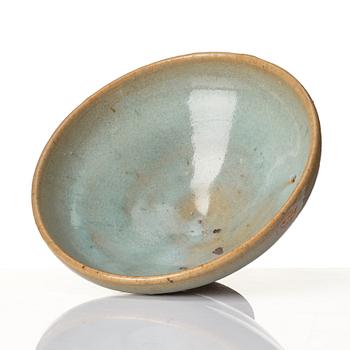 A jun glazed bowl, Yuan/Ming dynasty.