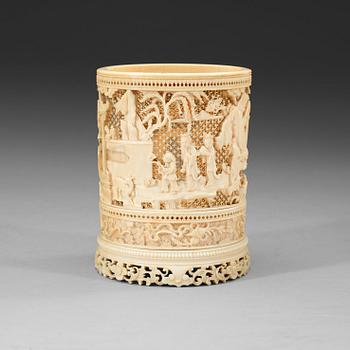 77. An exquisitely carved and pierced ivory brush pot, Qing dynasty, 19th century.