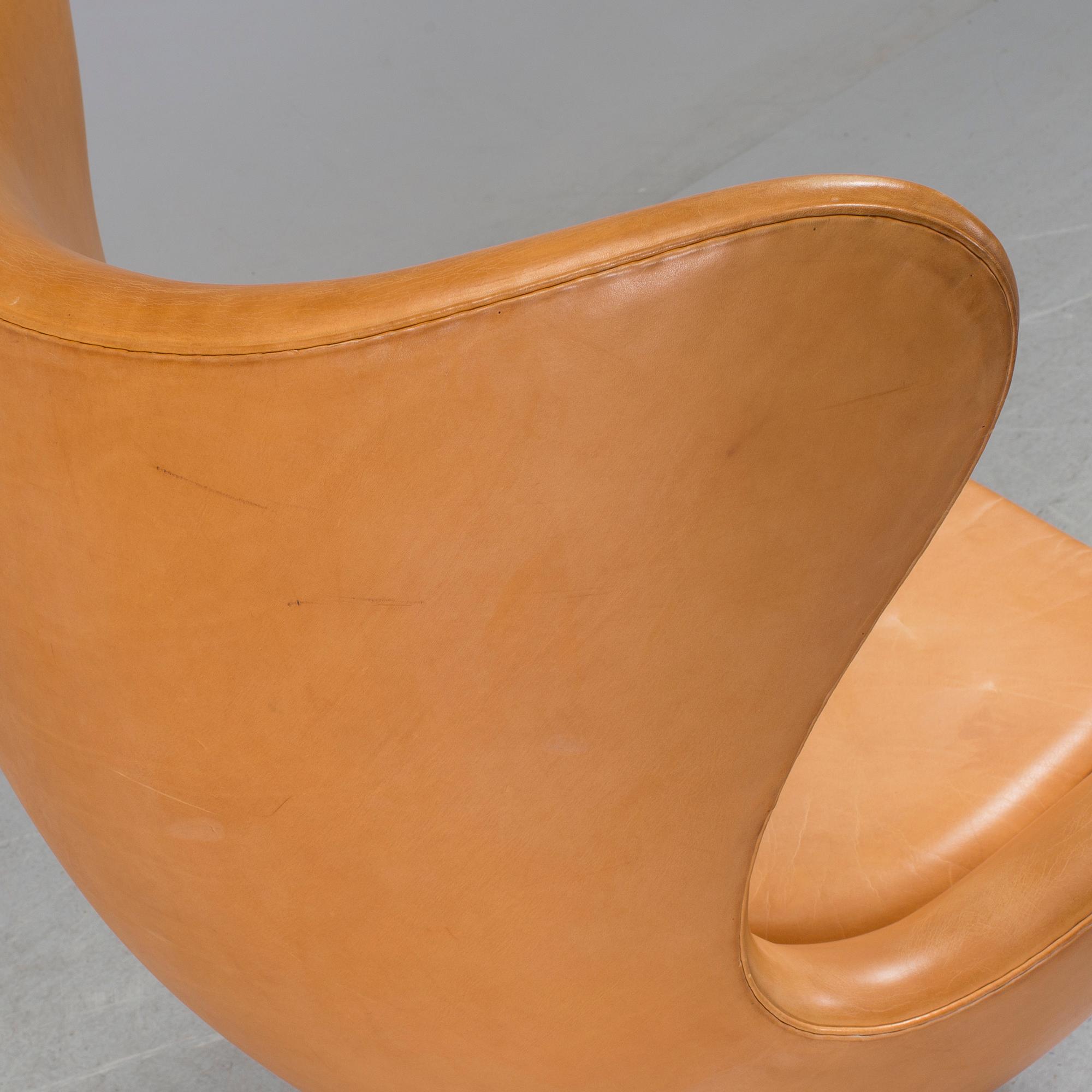 ARNE JACOBSEN, a "Egg" chair Fritz Hansen Denmark 1999.