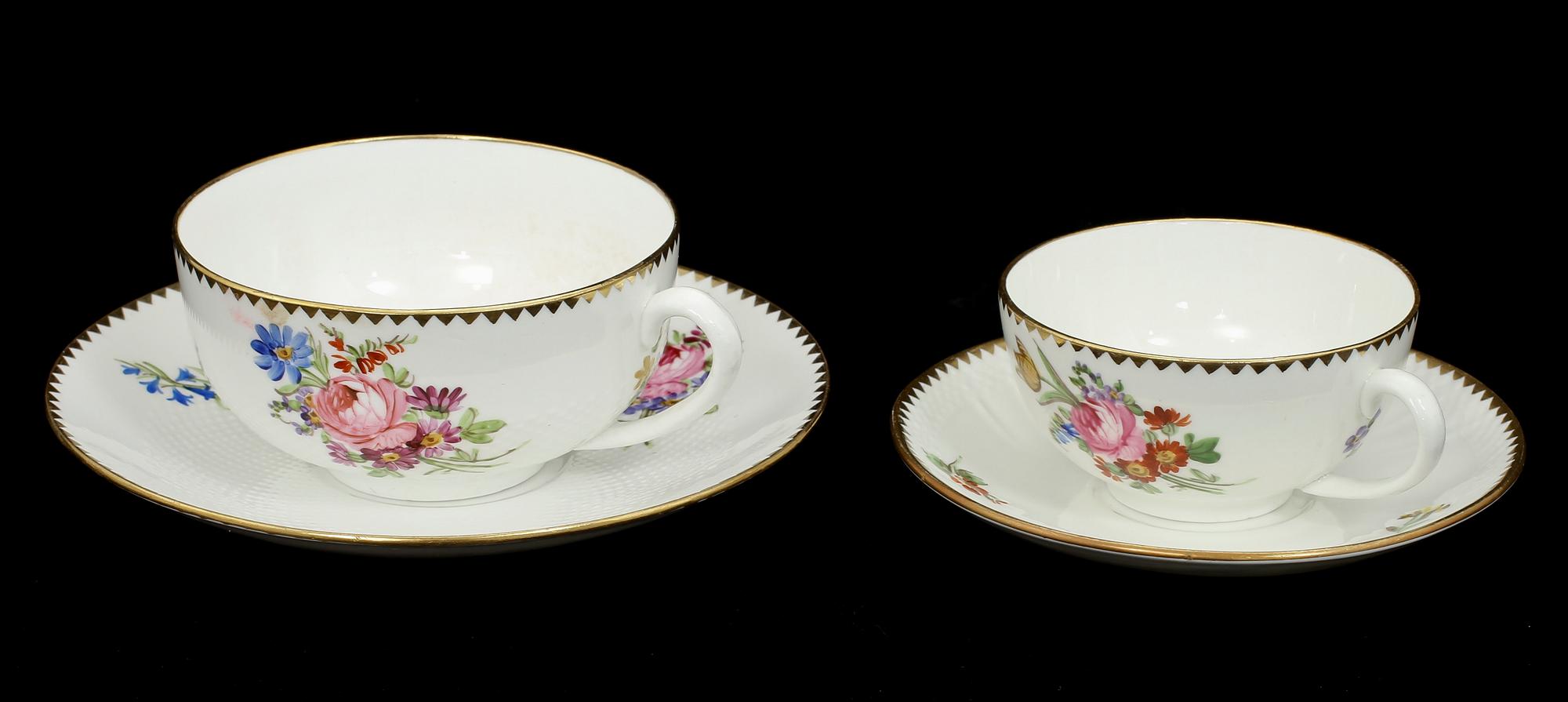 MAT- OCH KAFFESERVISDELAR, 124 st, porslin, Gustavsberg, 1900-talets första hälft.
