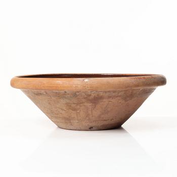 A earthenware dish, circa 1900.