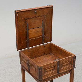 A late 18th / early 19th century box.