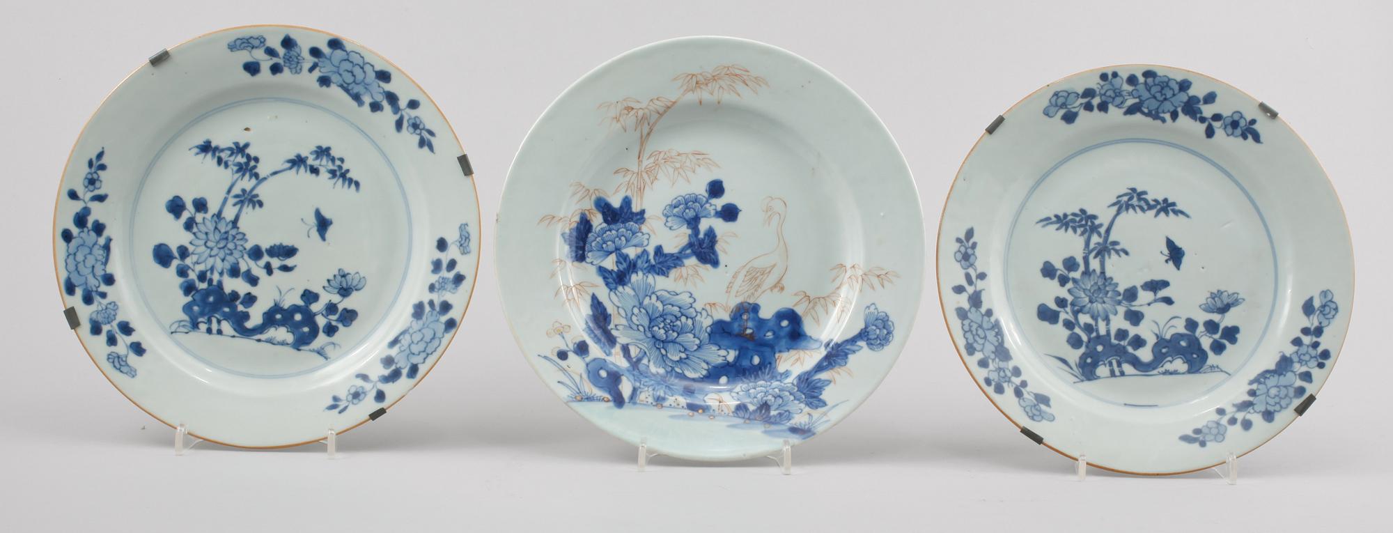 TALLRIKAR, 3 st, porslin, Kina, 1700-tal.