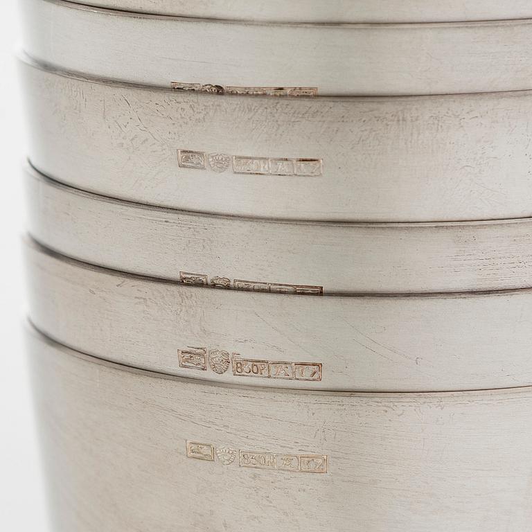 A silver punch bowl with ladle and six beakers, Auran Kultaseppä, Turku 1975-76. In original wooden box.
