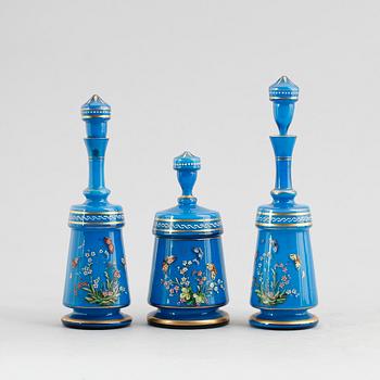 LOCKBURK SAMT KARAFFER, 3 delar, glas, sekelskiftet 1900.