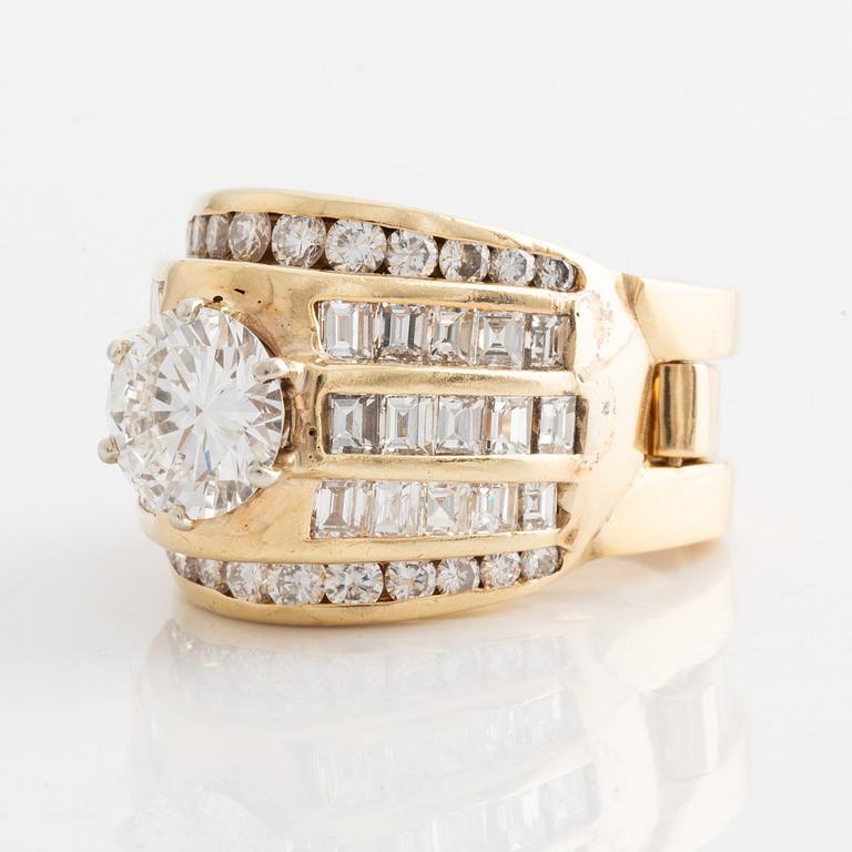 An 18K gold ring set with a round brilliant-cut diamond ca 2.00 cts ca F/G vvs.