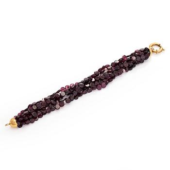 Rannekoru, 18K kultaa ja granaatteja.