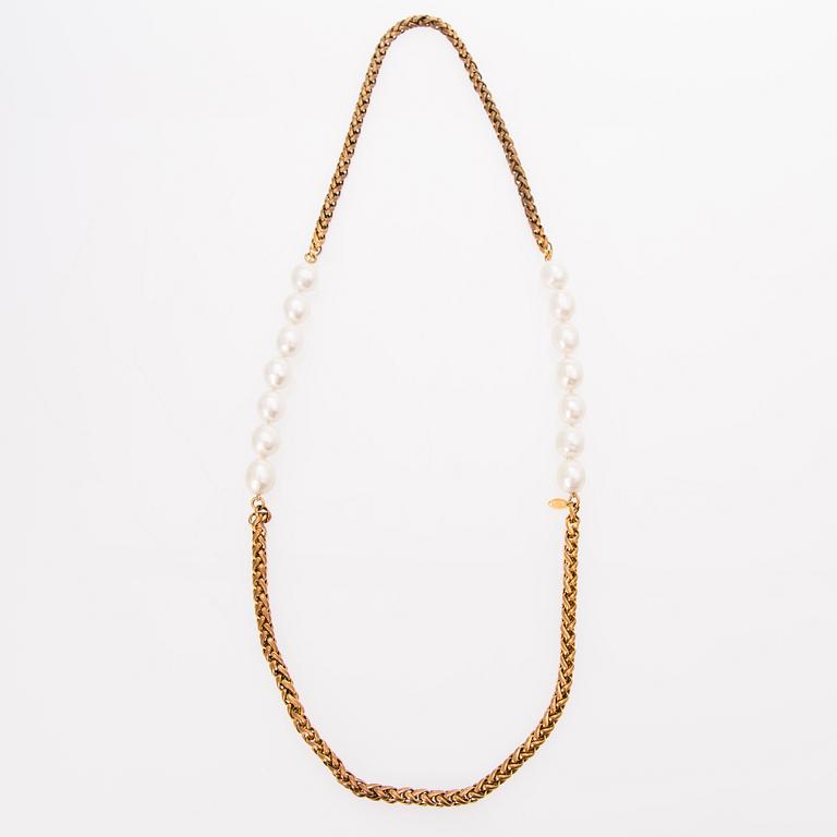 A 1980s Chain and Pearls Necklace.