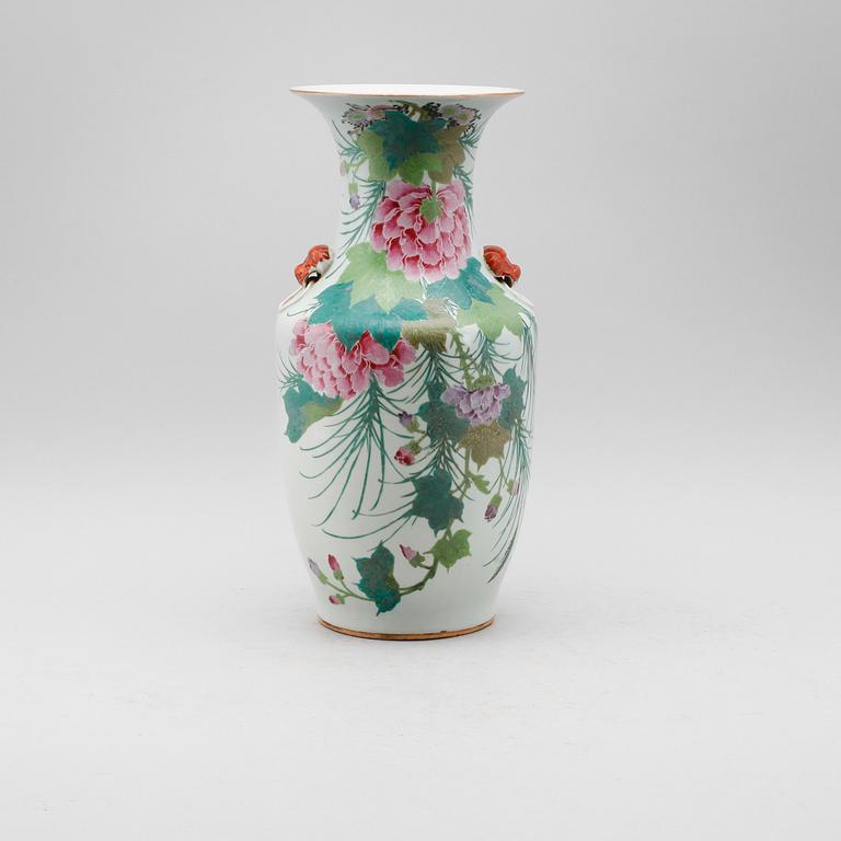 VAS, porslin, Kina, 1900-tal.