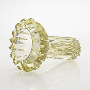 Aimo Okkolin, A glass vase, 'Ulpukka' (A Yellow water lily), signeerattu Aimo Okkolin Riihimäen Lasi Oy.