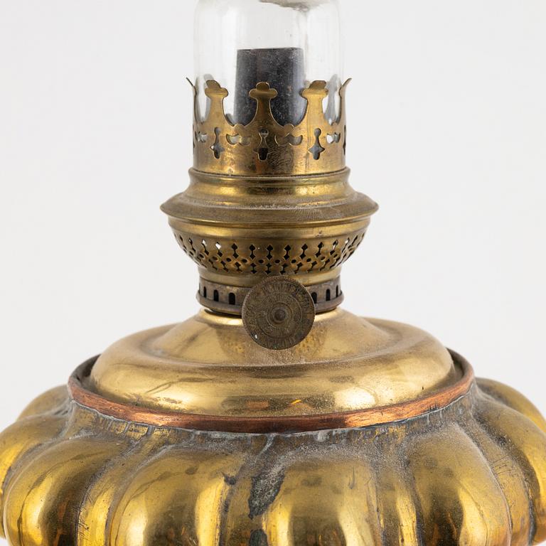 Kerosene lamp, late 19th century.