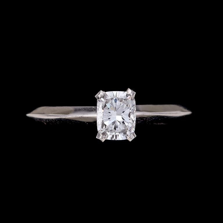RING, cushionslipad diamant, ca 0.85 ct.