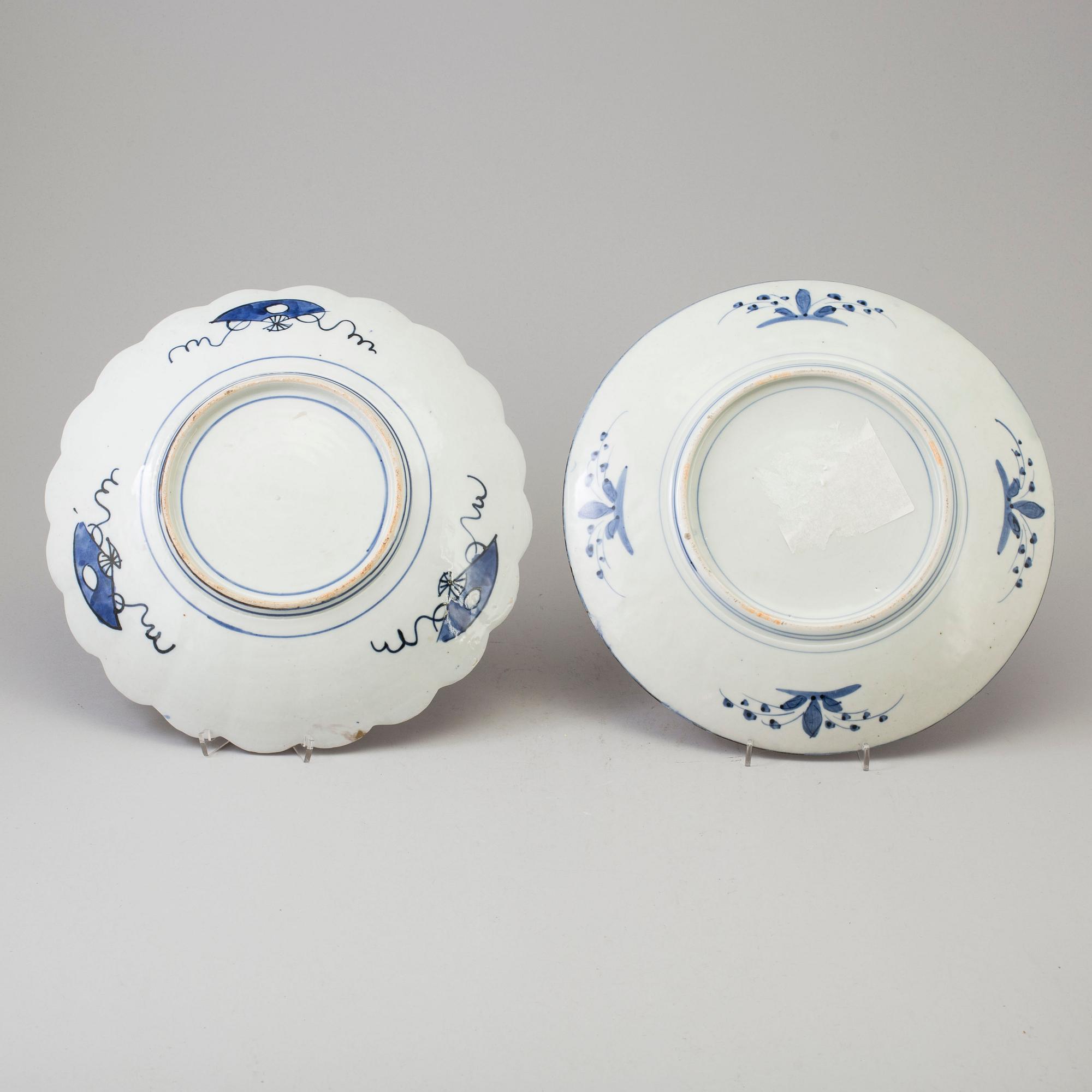 FOUR DISHES, porcelain, Imari, Japan, late 19th / early 20th century.