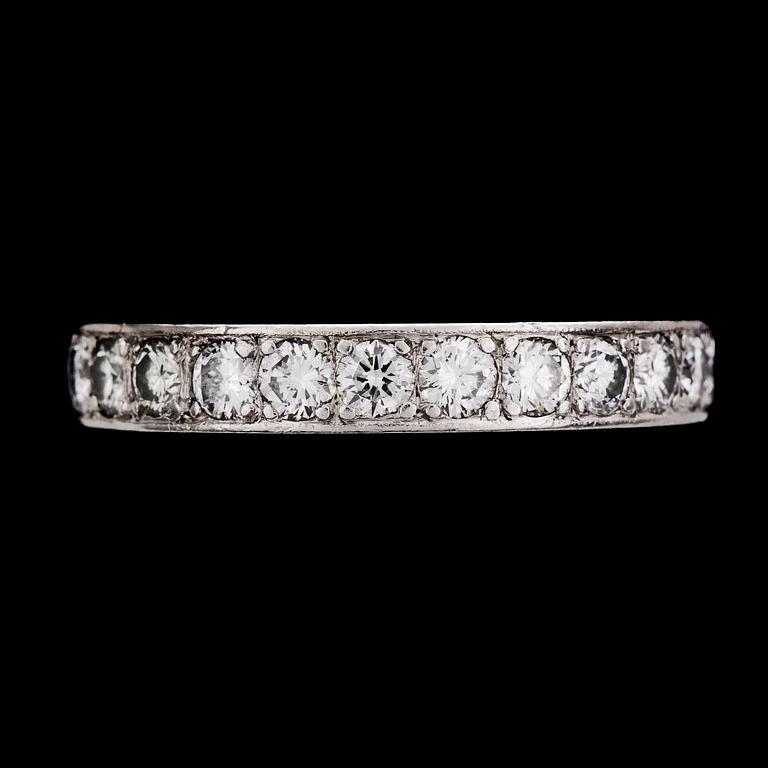 RING, sk eternityring, briljantslipade diamanter, tot. ca 2.50 ct.