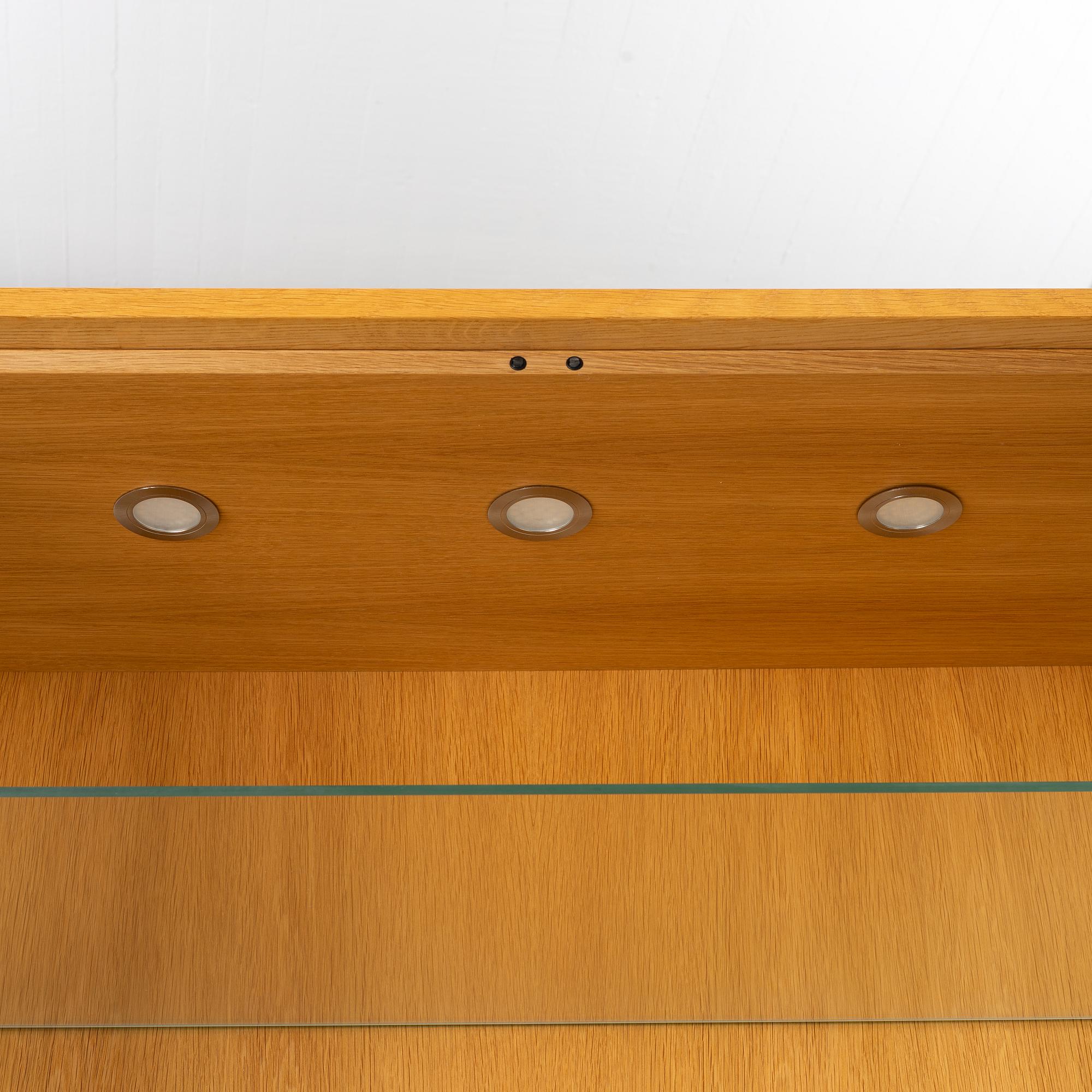 Nissen & Gehl, vitrinskåp, "AK 2780-2782", Naver Collection.