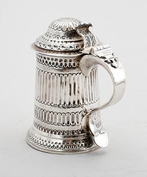 STOP, silver, möjligen Benjamin Mountigue, London 1765. Vikt 607 g.