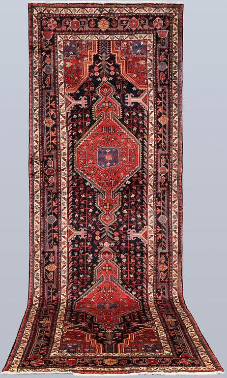 Gallerimatta, Hamadan, 380 x 128 cm.