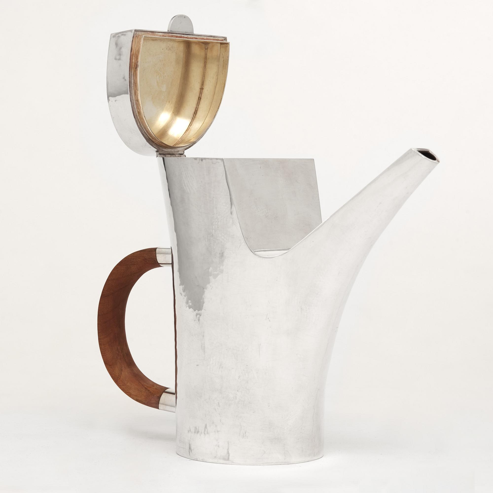A Sigurd Persson sterling silver coffee pot, Stockholm 1985, executed by the silversmith Lars Munkhammar.