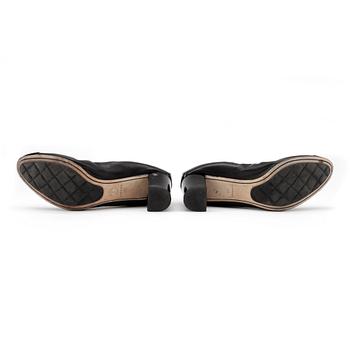 CHANEL, a pair of pumps. Size 40.
