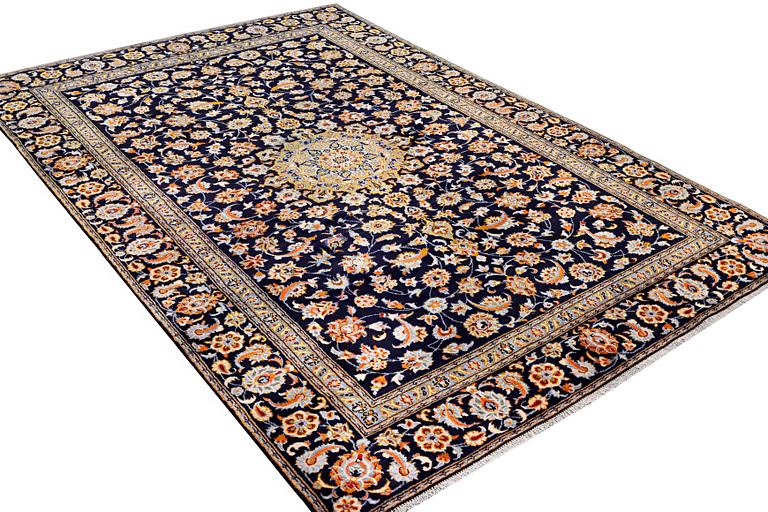 A Kashan carpet, c. 335 x 224 cm.