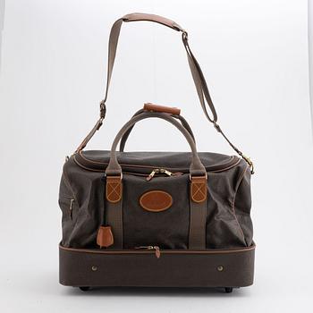 Mulberry, a scotch grain weekend bag.