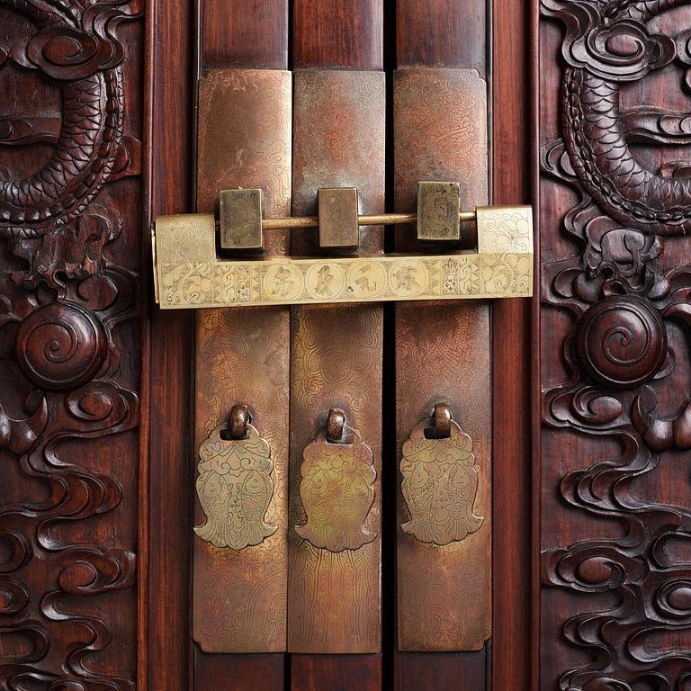 A large Imperial Hongmu compound cabinet, Qingdynasty, 19th century.