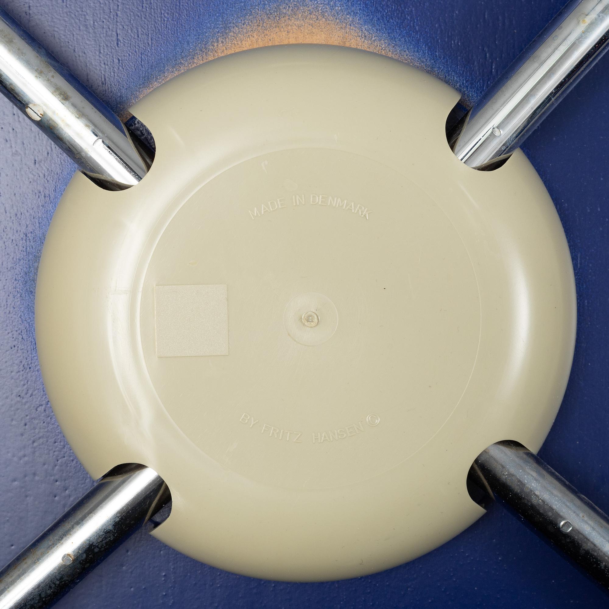 Arne Jacobsen, stolar, åtta stycken, modell "Sjuan" Fritz Hansen, Danmark, 1989.