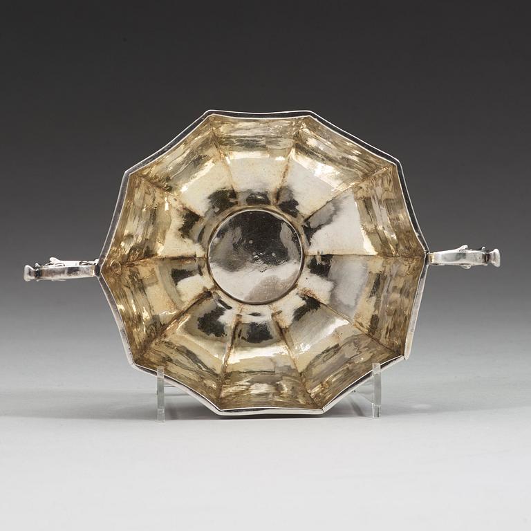 A Swedish 17th century parcel-gilt bowl, mark of Jöran Heieronymi Bernegau, Norrköping (-1648-1679).