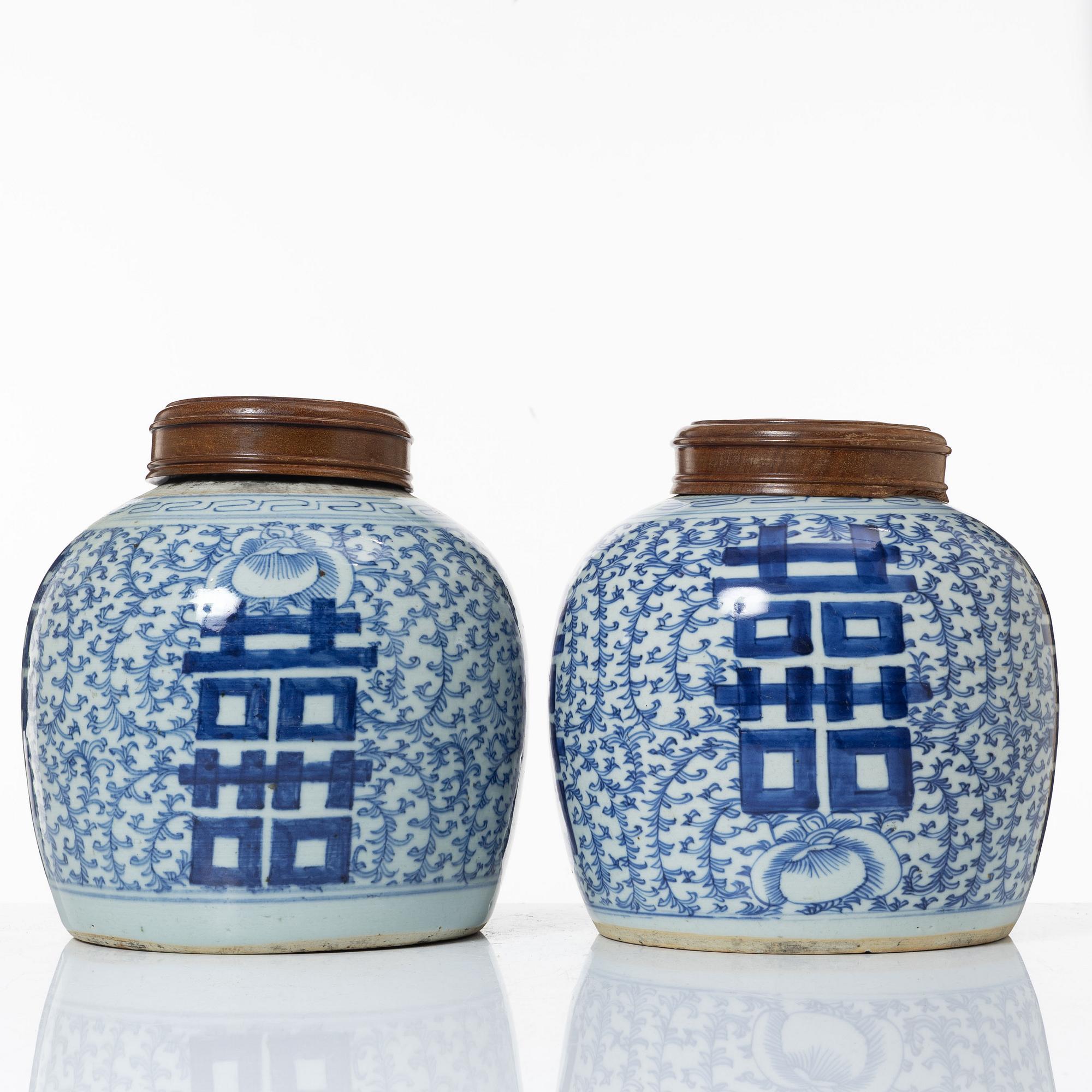 A pair of Chinese blue and white porcealin jars with wooden covers, Qing dynasty, 19th Century.