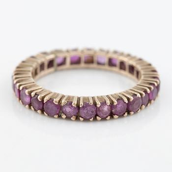 Alliansring 14K guld med rubiner.