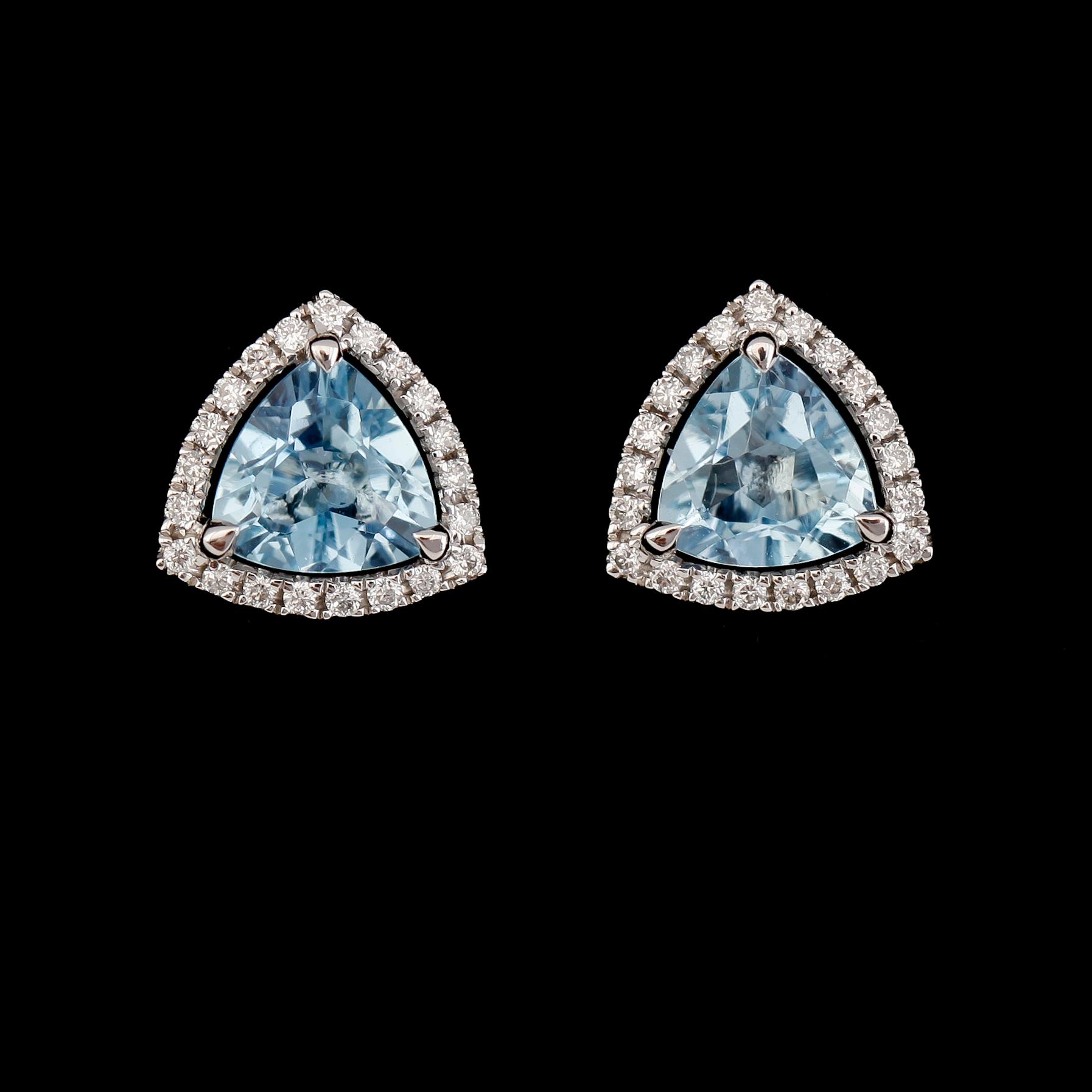 ÖRHÄNGEN, 1 par, 18K vitguld, akvamariner tot ca 1.25 ct, diamanter tot ca 0.15 ct.