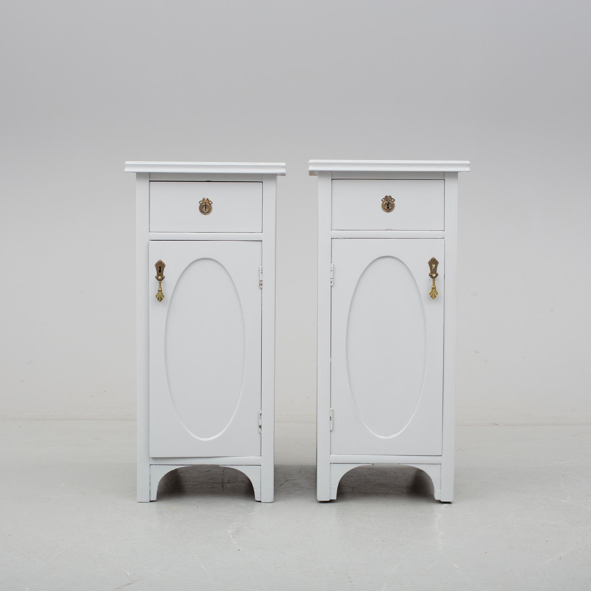 SÄNGBORD, ett par. 1900-talets början.