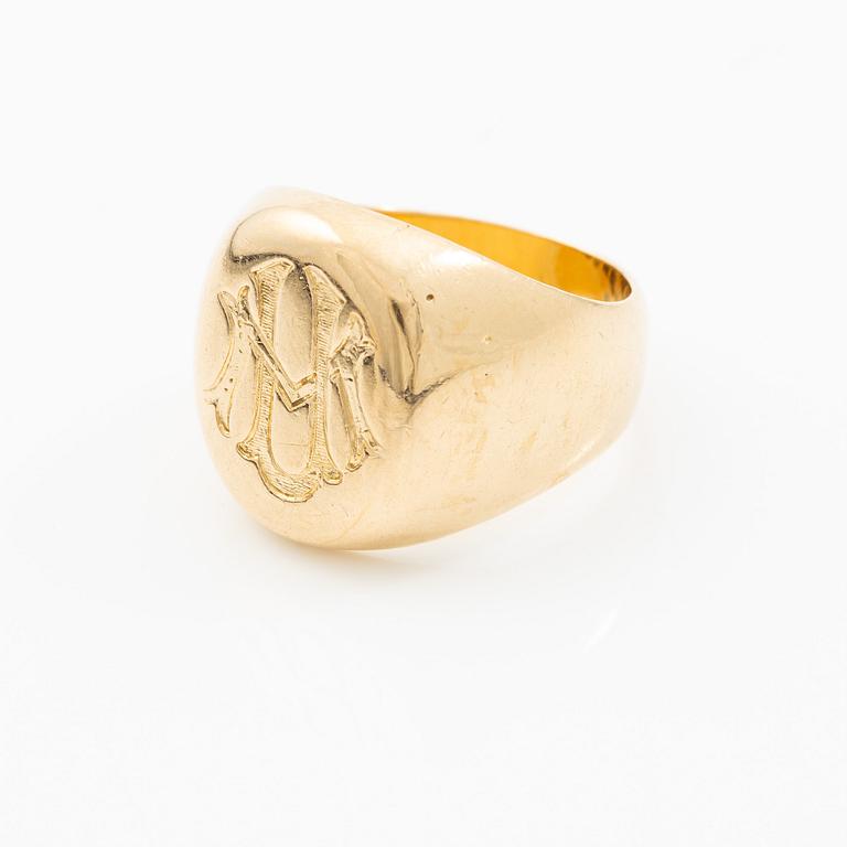 Ring 18K gold.