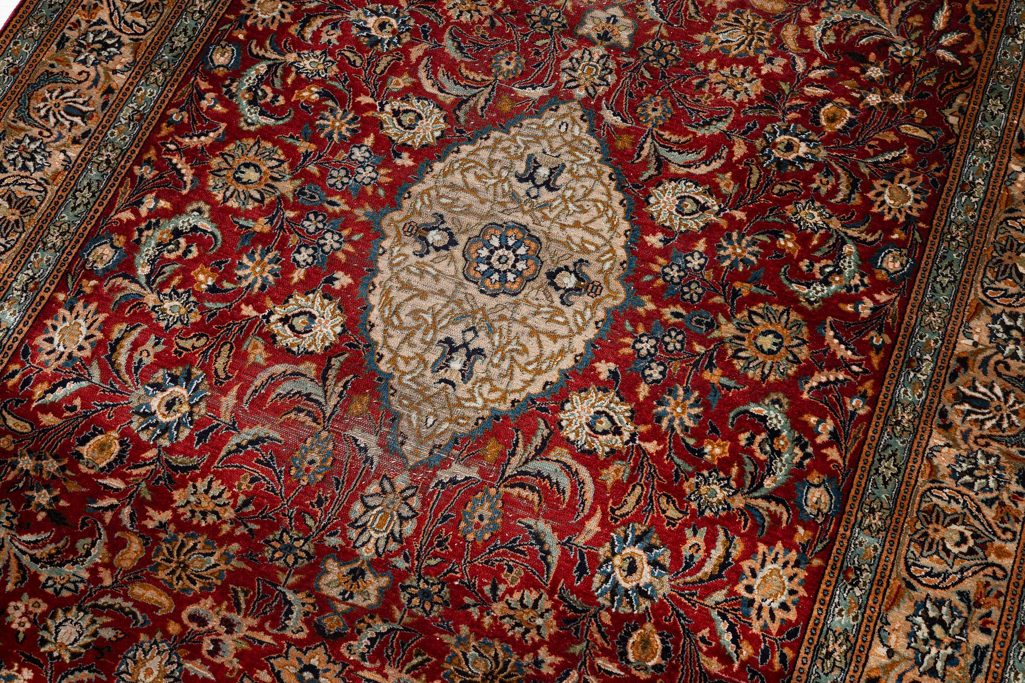 A silk Kashmir rug, c. 176 x 121 cm.