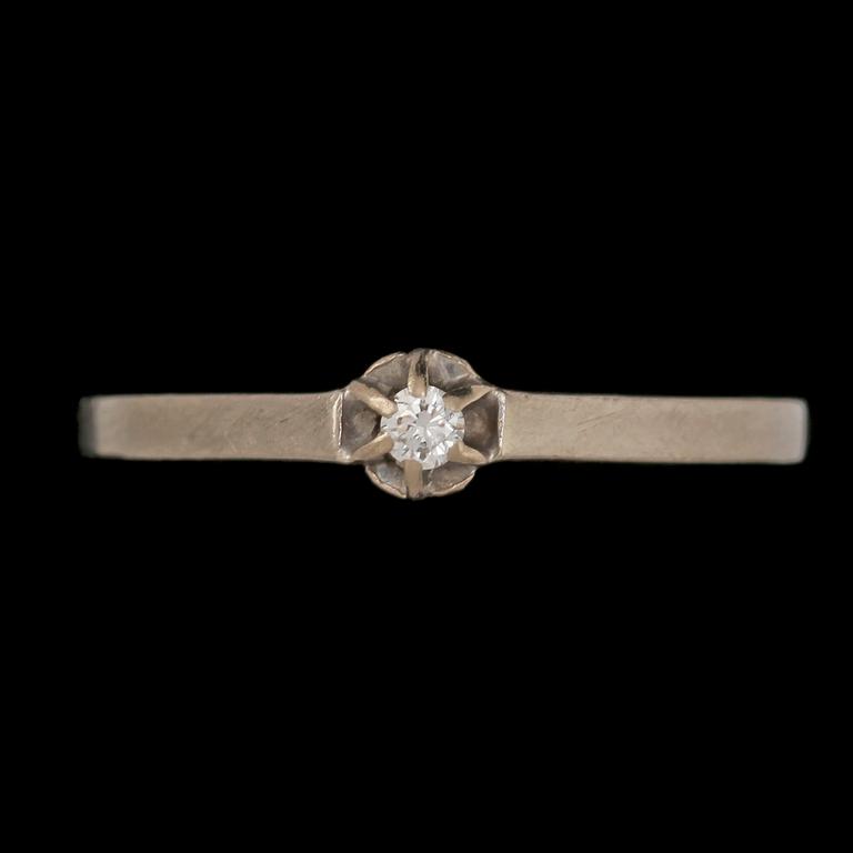 RING, 18k vitguld med en briljantslipad diamant, Örns juvelateljé, Göteborg, 1972. Vikt 2 g.