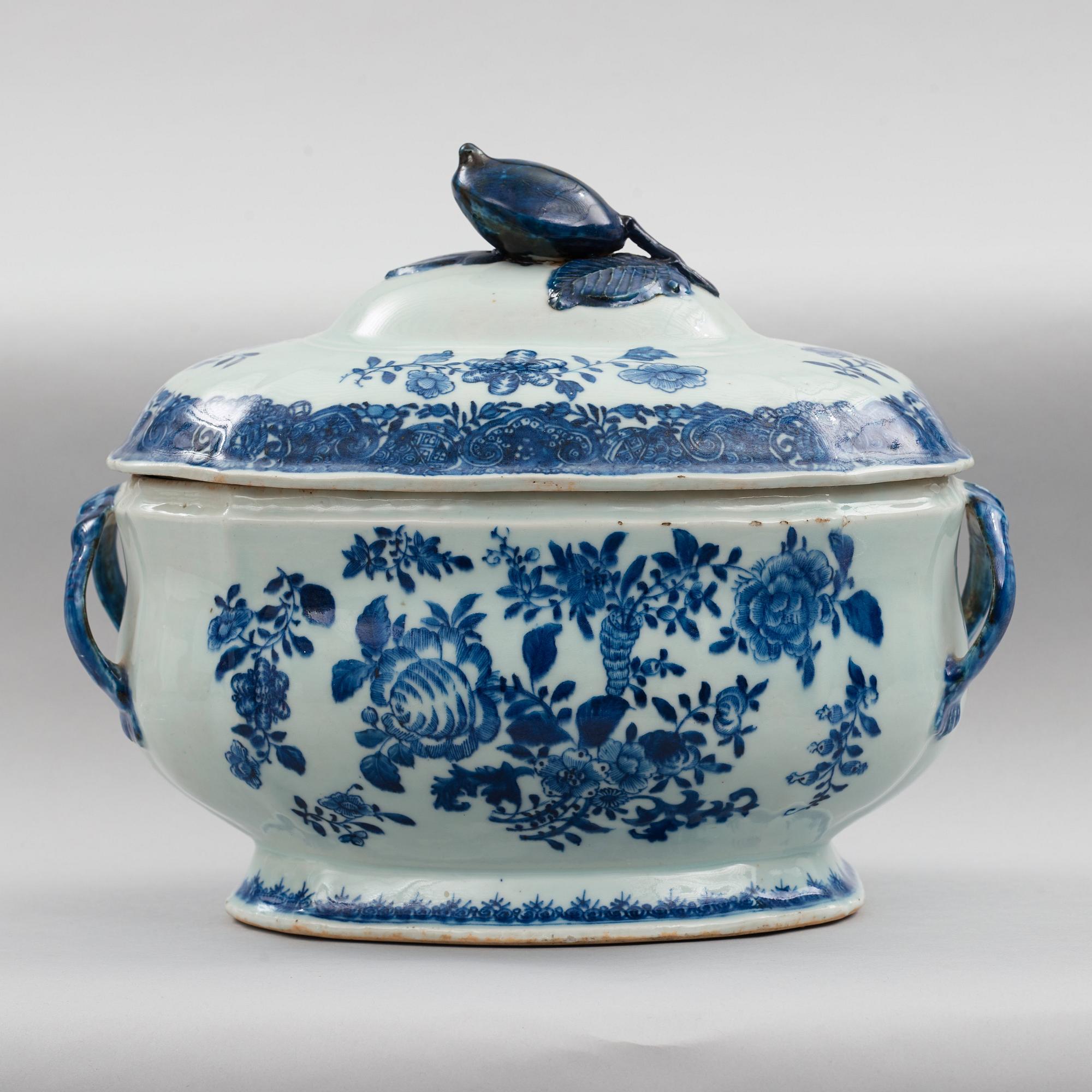 Servis, 62 delar, kompaniporslin. Qingdynastin, Qianlong (1736-95).