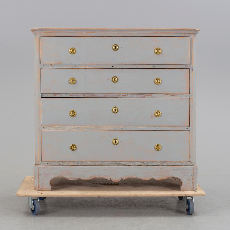 A early 1800s chest of drawers.