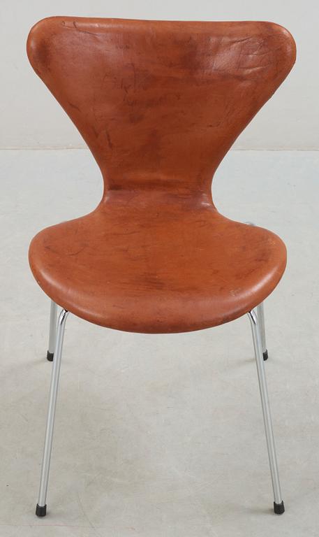 STOL, "Sjuan", Arne Jacobsen, Fritz Hansen, formgiven 1955.